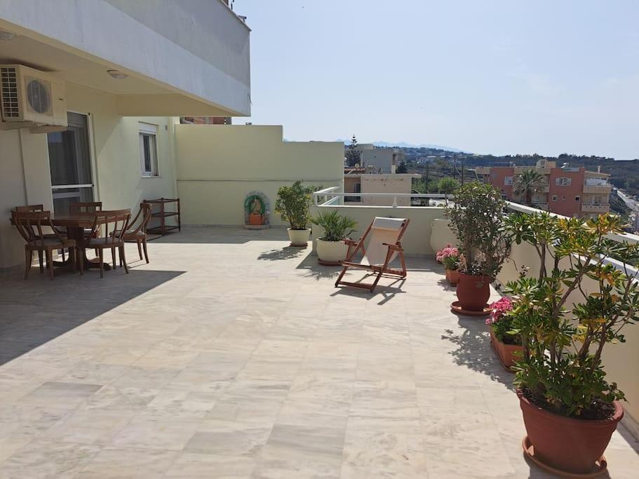 Seaview Flora'S Luxury Apartment-300Meters From The Beach Rethymno  ภายนอก รูปภาพ