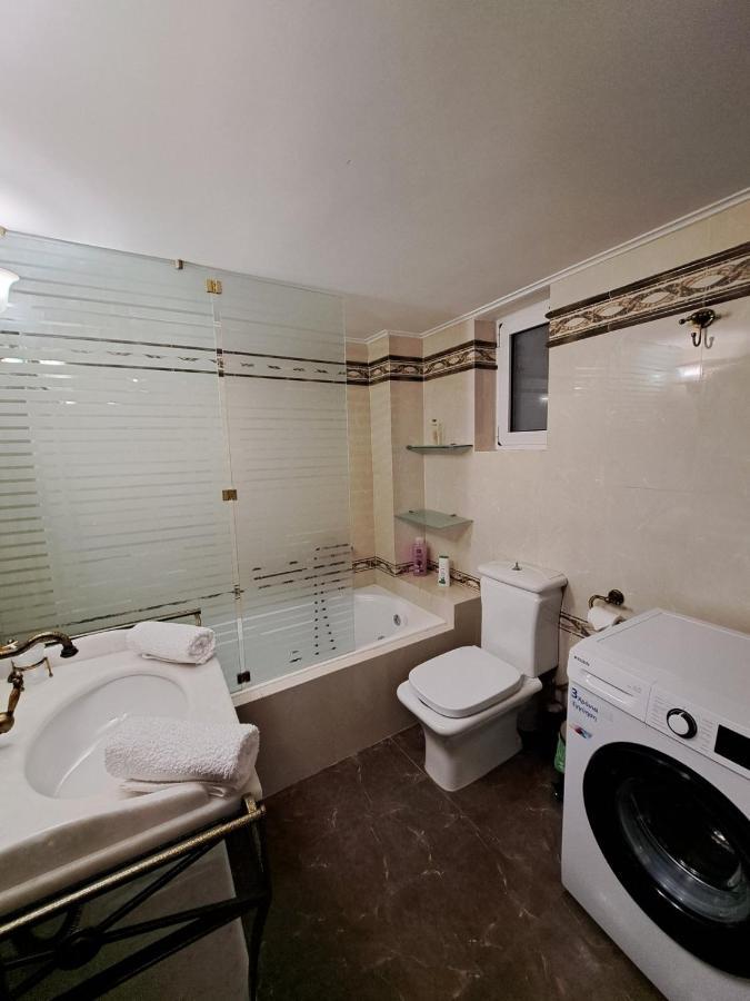 Seaview Flora'S Luxury Apartment-300Meters From The Beach Rethymno  ภายนอก รูปภาพ